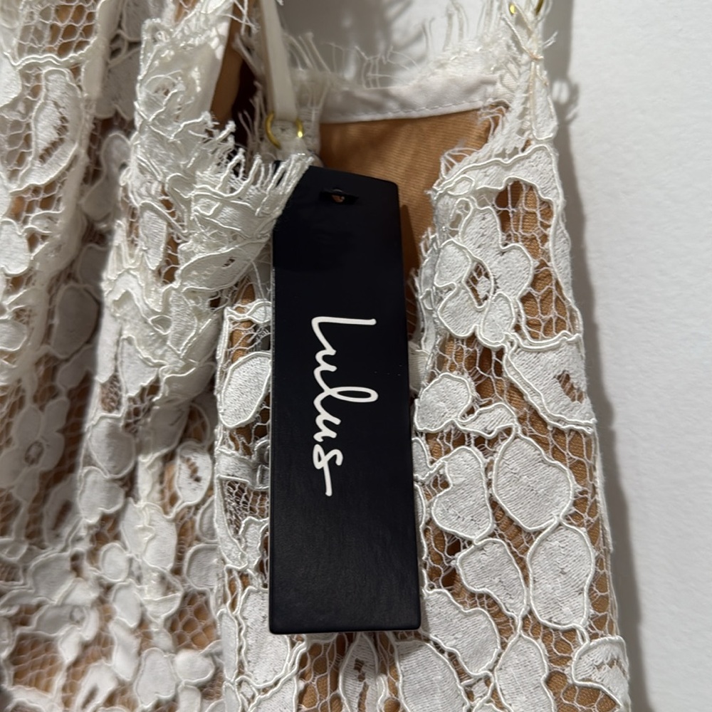Lulu’s high low lace dress with open back - Picture 2 of 3
